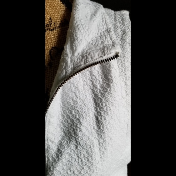 Mod-o-doc reversible white jacquard zip vest - Picture 5 of 7